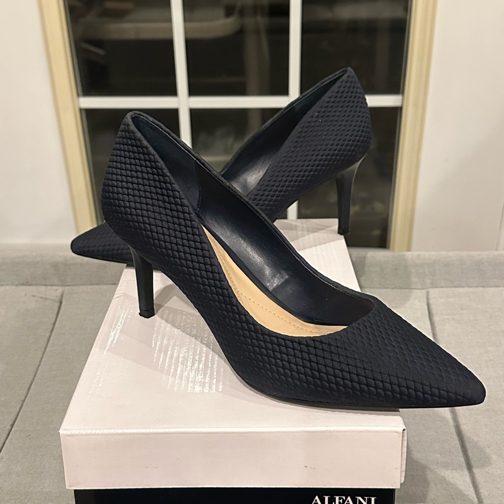 Alfani Women's Navy Diamond-Pattern Heels - size 8.5 - worn once